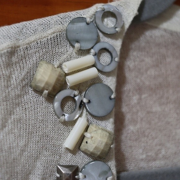 Banana Republic Heritage Beaded Gauze Vneck Low Cut Top LG - Picture 6 of 15